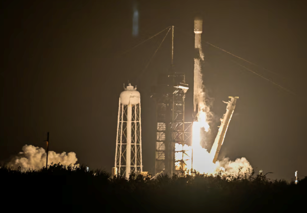 美国太空探索技术公司发射“猎鹰9”运载火箭--新蓝网