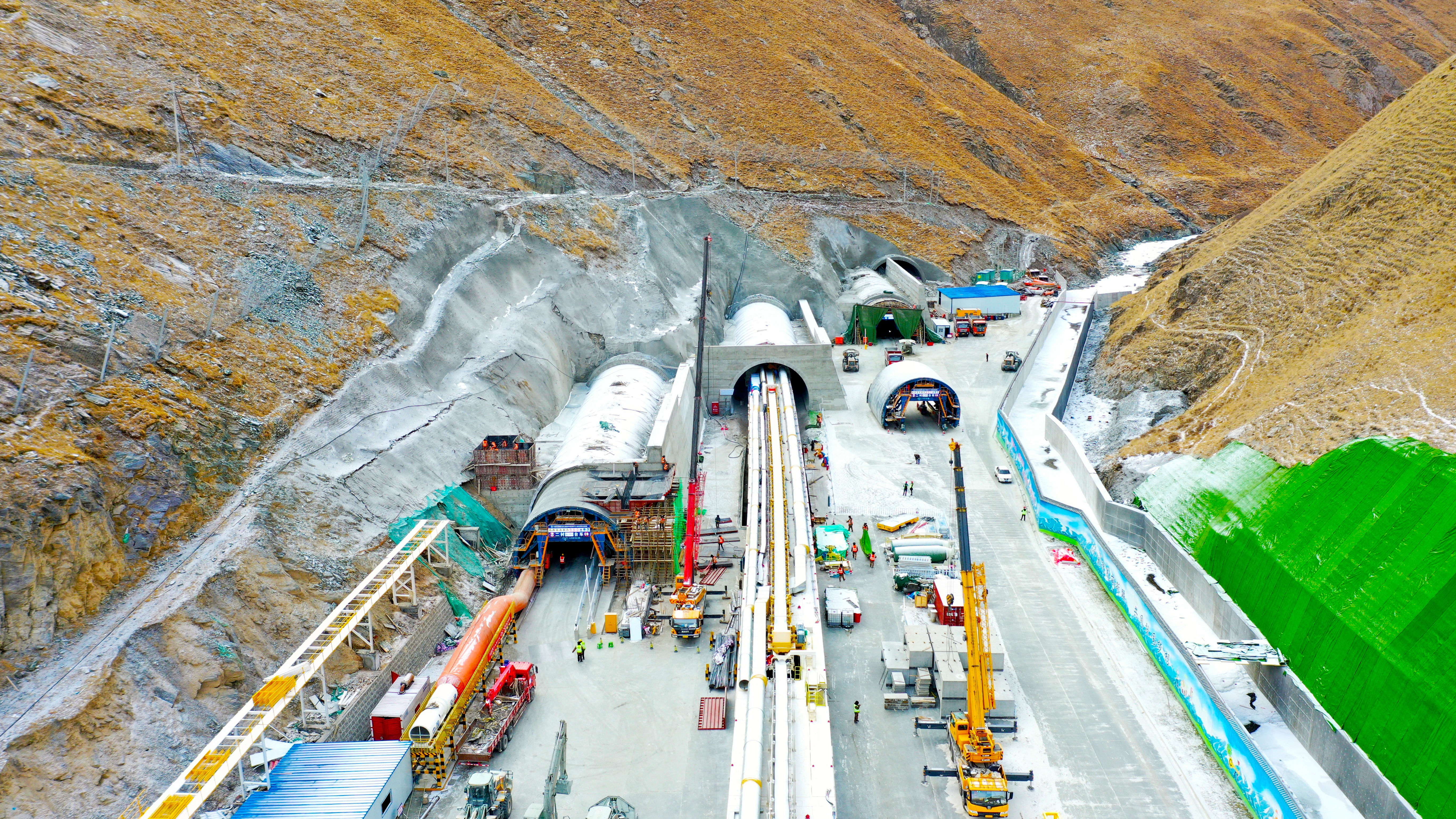 天山胜利隧道顺利贯通！20分钟可穿越天山--新蓝网