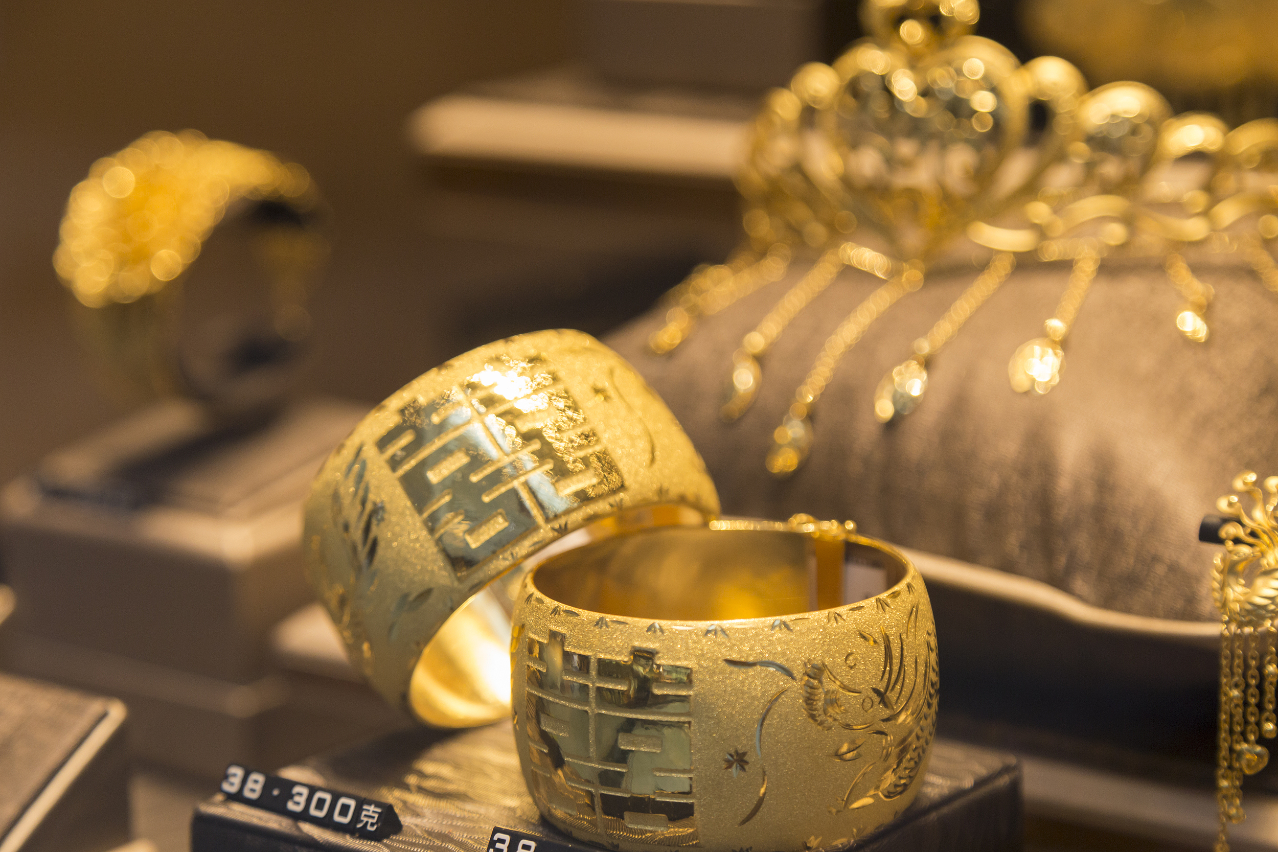 黄金直线跳水！日内跌幅超100美元！--新蓝网