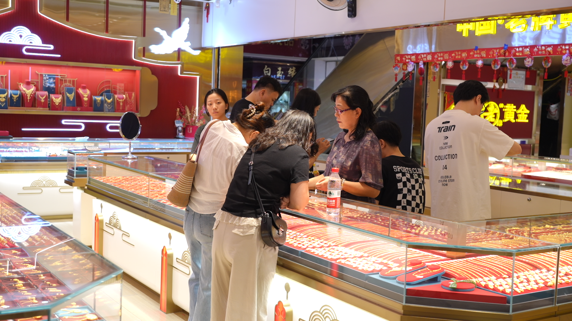 创新高！现货黄金突破3750美元，消费者仍愿为黄金买单！--新蓝网