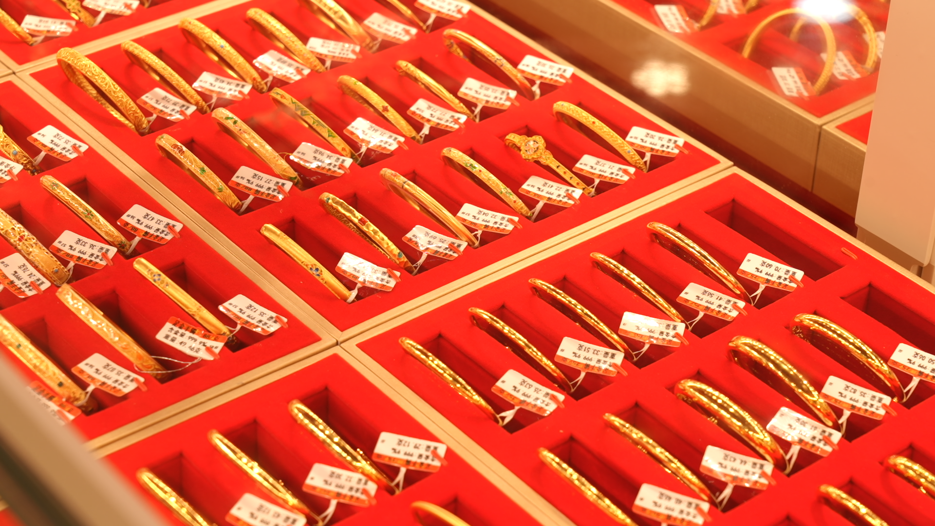 创新高！现货黄金突破3750美元，消费者仍愿为黄金买单！--新蓝网