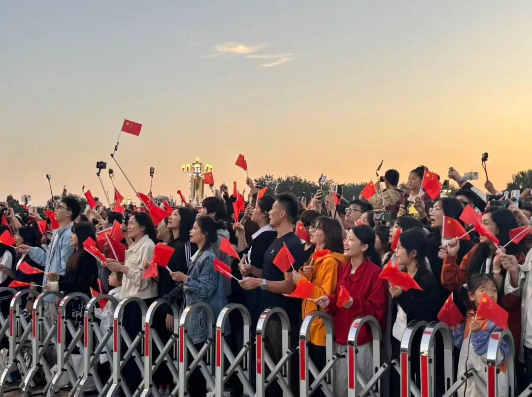 浙江宣传丨“中国红”为何圈粉年轻人