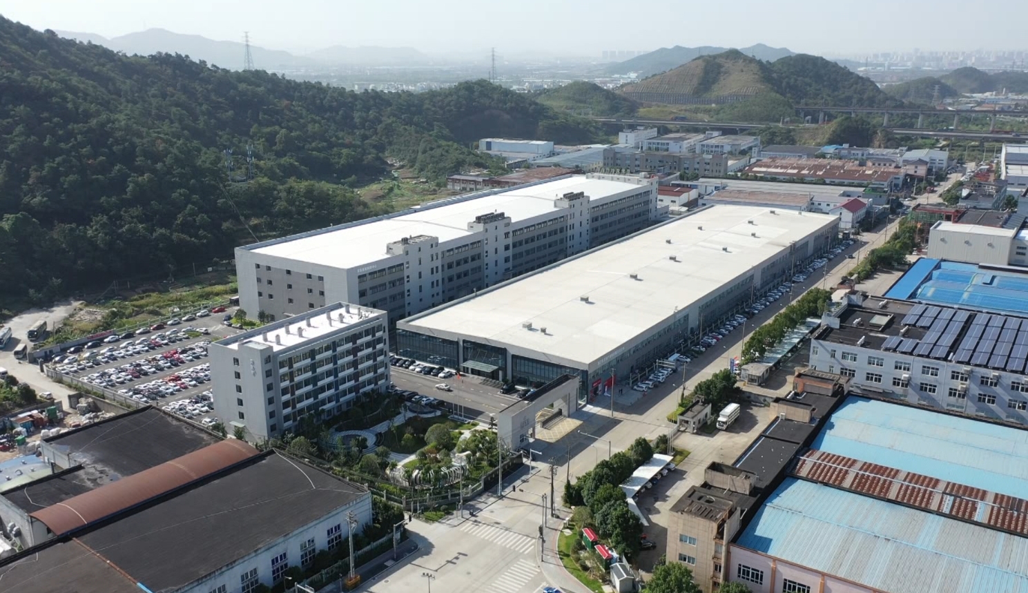 “活水”从浙来丨全球“织网”！越南建厂、布局埃及……天花板挂满“国际牌”