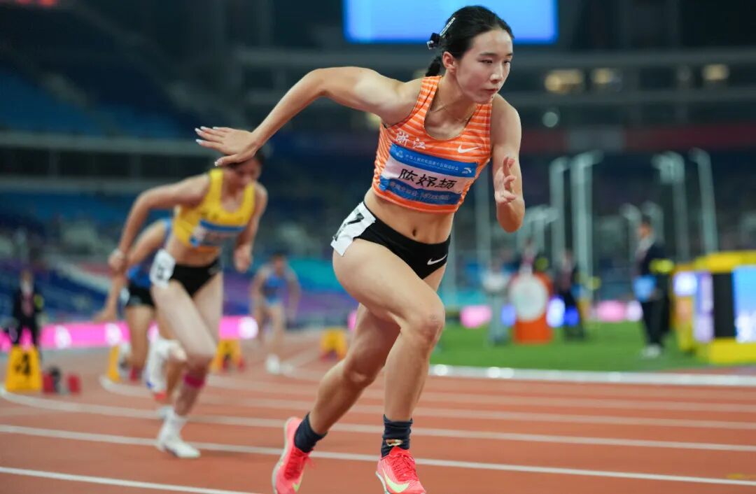 16岁小将陈妤颉短跑生涯_陈妤颉全运会双冠王_200米再夺一金!16岁小将陈妤颉加冕女子短跑双冠王