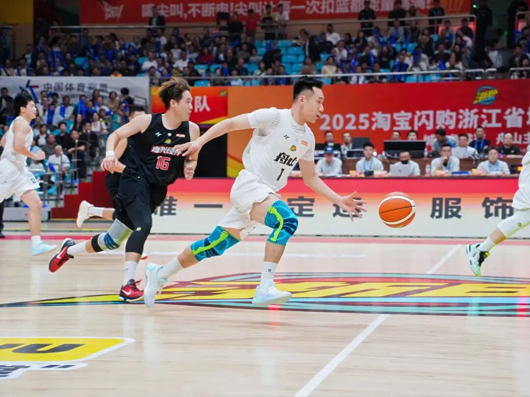 英格兰足球超级联赛东海德比舟山队再战台州队；直面强敌嘉兴经开区挑战温州全胜战舰精彩不容错过！