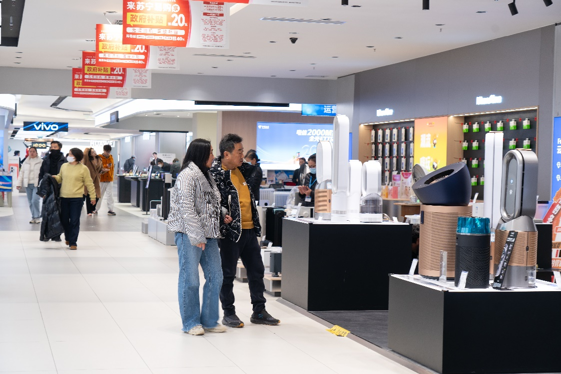 PG电子平台：中国蓝观察丨陪伴机器人、AI眼镜……今年“科技年货”火爆了(图1)