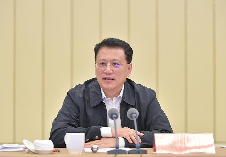 10月22日下午，省委书记袁家军主持召开新时代推进山区26县高质量发展座谈会。