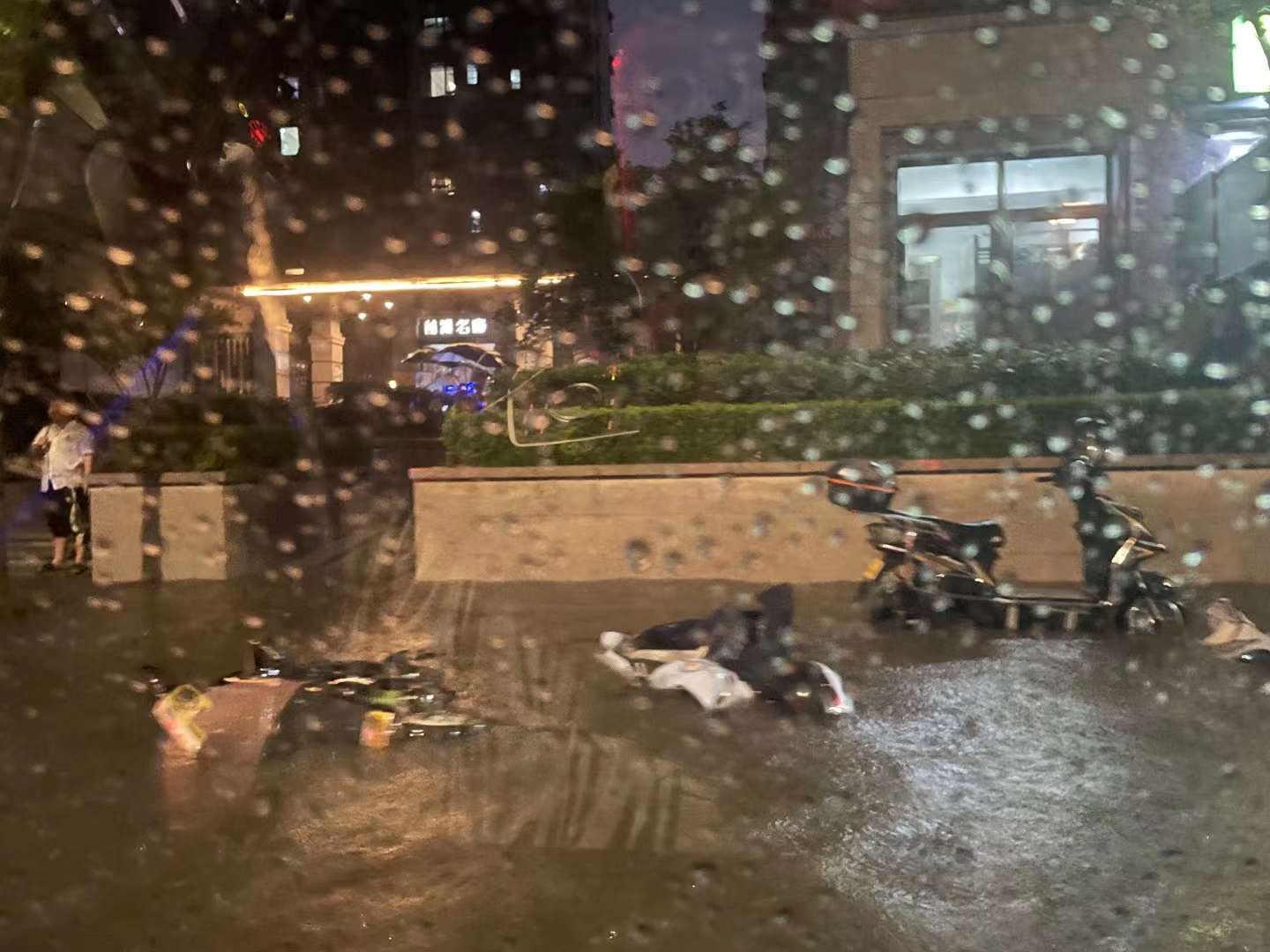 杭州市气象台22时解除暴雨黄色预警信号 市区交通已经恢复 手机新蓝网