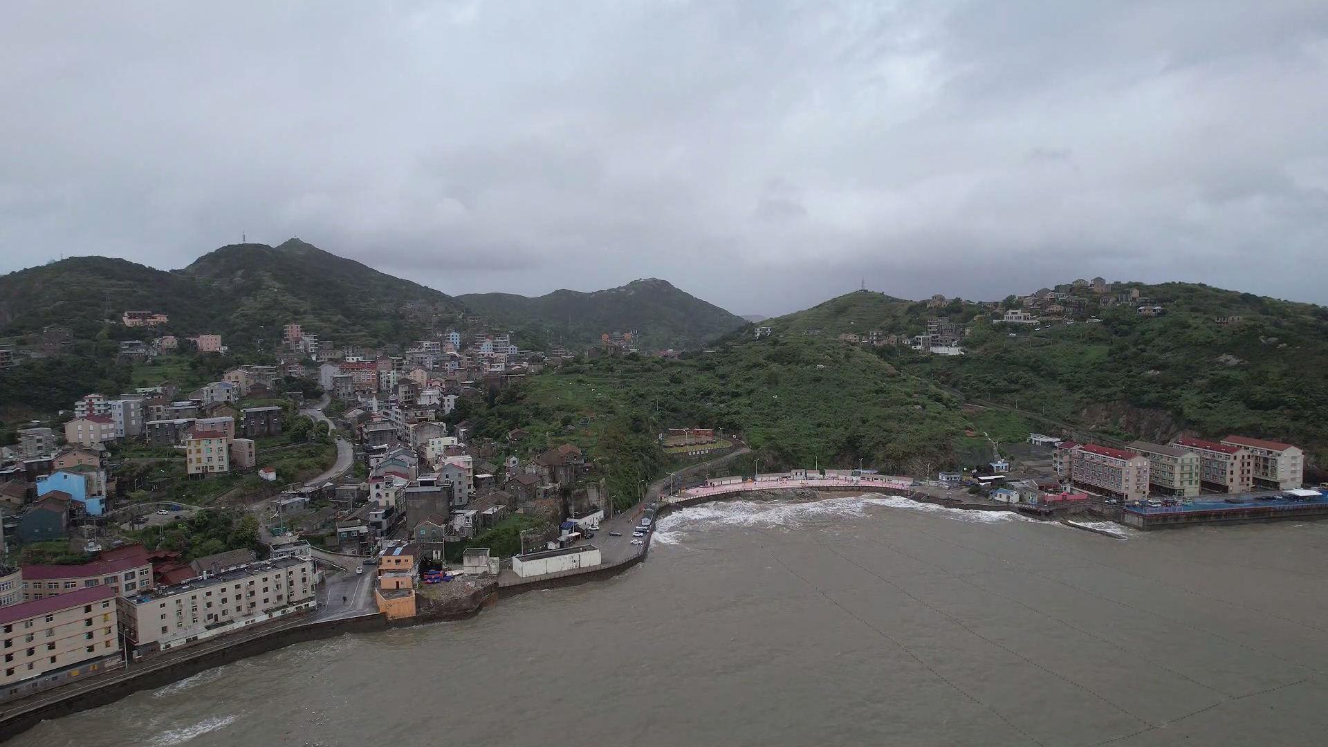 台风格美对浙江沿海地区的风雨影响已显现 多地加强防范 严阵以待