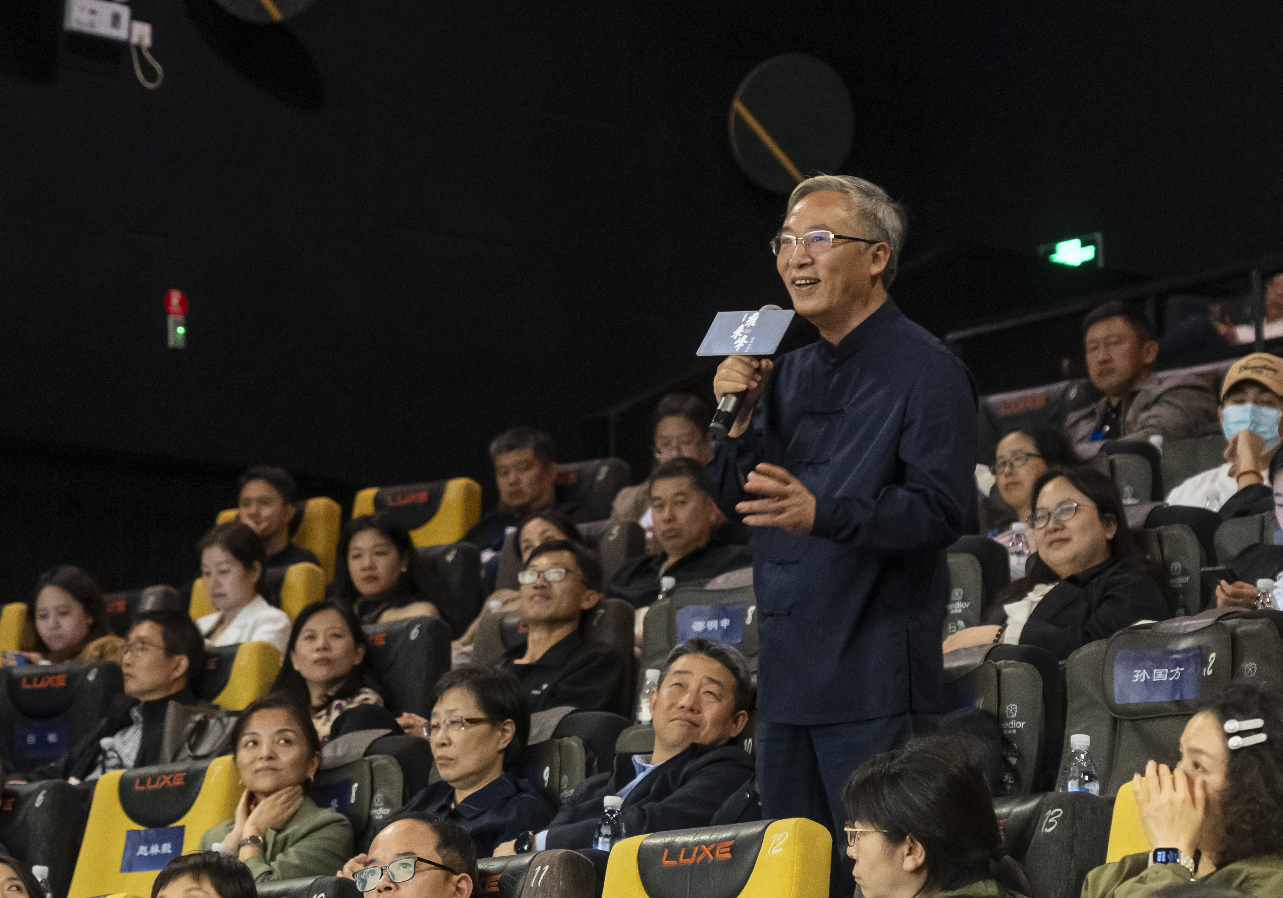 遗产研究院副院长李志荣说她第一次如此清晰地感受到飞来峰的独特魅力