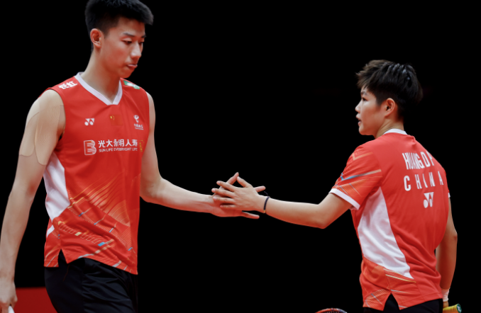 世界羽联总决赛陈雨菲止步四强国羽两对混双组合会师决赛